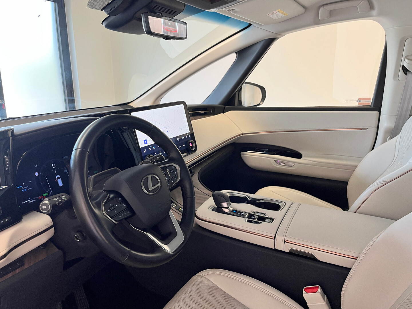 Lexus LM